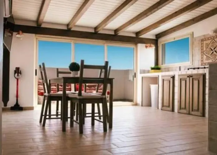 Attico In Pieno Centro Storico Di 아파트